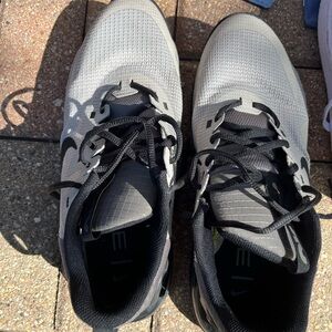 Nike Men's Black and Gray Athletic Shoes